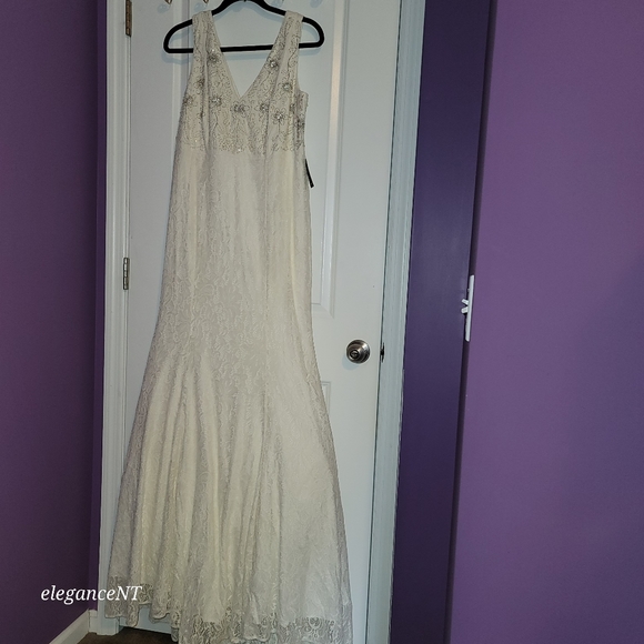 Torrid Ivory Lace Beaded Sleeveless Mermaid Wedding Dress with Train Sz: 14 NWT - Picture 10 of 16